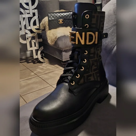 Fendi★素敵！karligraphy leather ankle boots in black Fendi Ankle Boots Karligraphy Black Leather Booties Size 37